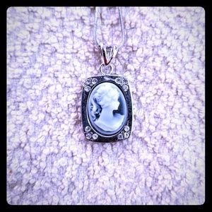 Victorian sillouhette necklace